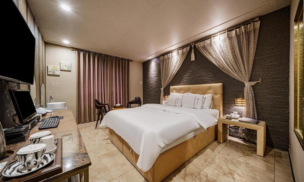 Sillim Hotel Urban Seoul Bagian luar foto